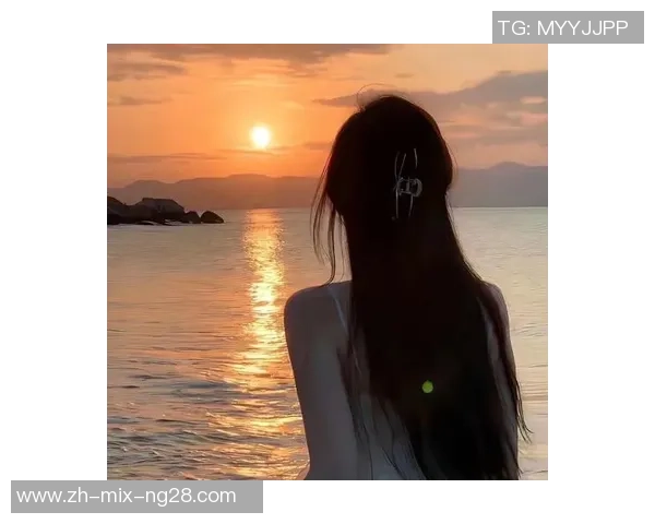 足球场上的背影与梦想交织的头像故事